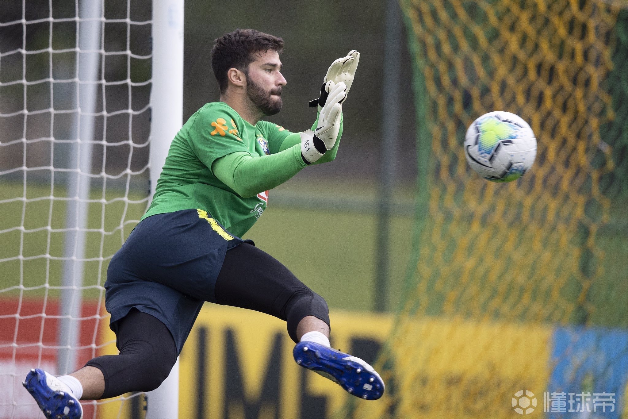 关于巴塞罗那清晨复出首秀；志在社区盾名次提升；震撼外界；球探报告显示潜力的信息