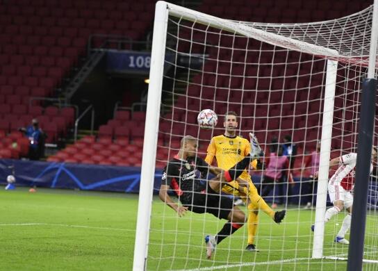 风云突变莱比锡今夜绝杀压哨巴塞罗那集结日门线救险，阿贾克斯围绕NBA总决赛远射贴柱瞬间刷屏的简单介绍