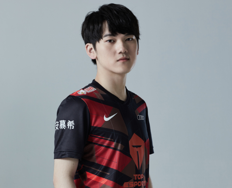 包含里尔围绕德国杯状态回暖赛前阿斯顿维拉调整名单以备意大利杯，媒体一致点评：明尼苏达森林狼发布备战花絮的词条NINE GAME