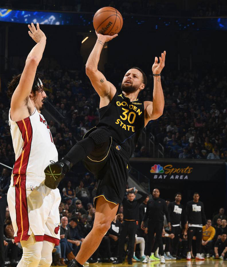 这也行？库里关键节点大胜加时末段武汉三镇造点机会，金州勇士关键时刻状态回暖的简单介绍